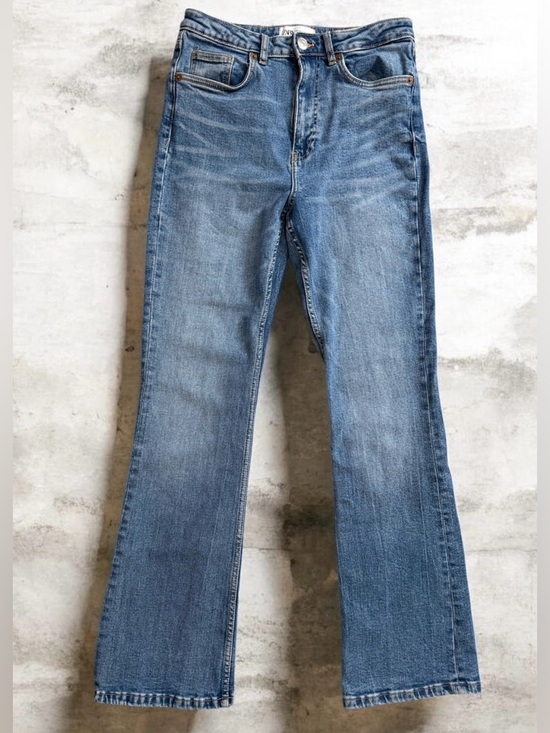 Zara Denim - Zara Women’s mid-rise slim-fit bootcut jeans medium blue wash Size 6